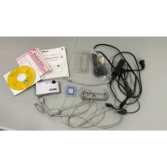 Nikon CoolPix S5 Silver 6MP 3x Optical Zoom 2.5" Screen Compact Digital Camera - Picture 1 of 8